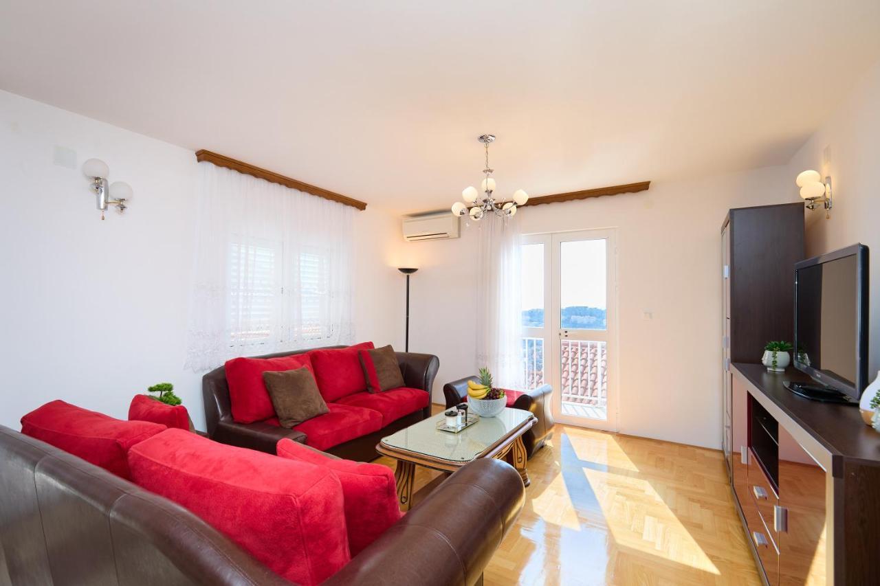 Bellevue Duplex Apartment *